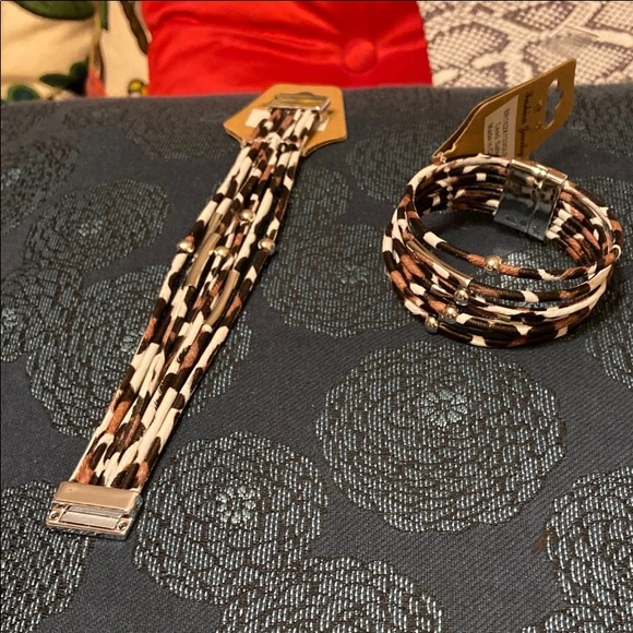 Leopard Print magnetic clasp bracelet - Picture 6 of 8